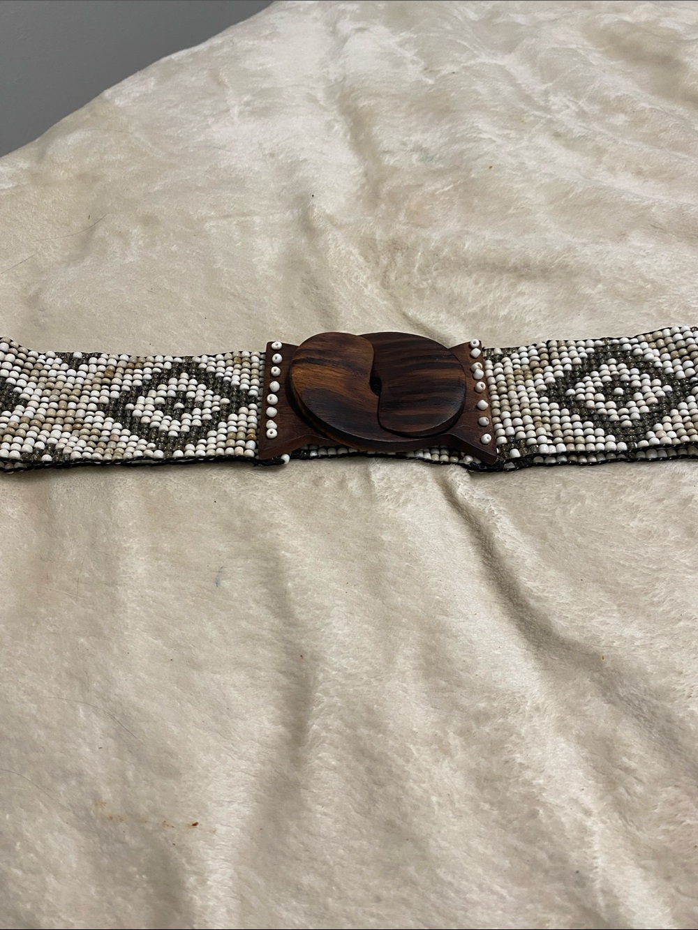 Vintage Boho Glass Beaded Stretch Belt w Hand Carved Wooden Clasp. Belt is 29 in